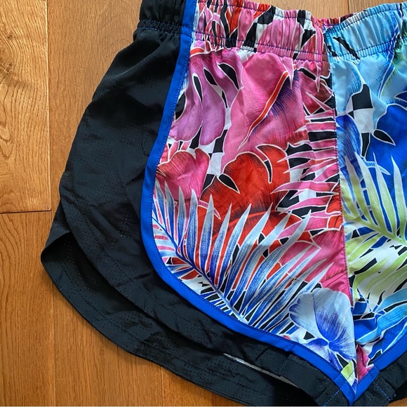 Nike tempo dri-fit running shorts size XS tropical print - Picture 2 of 6